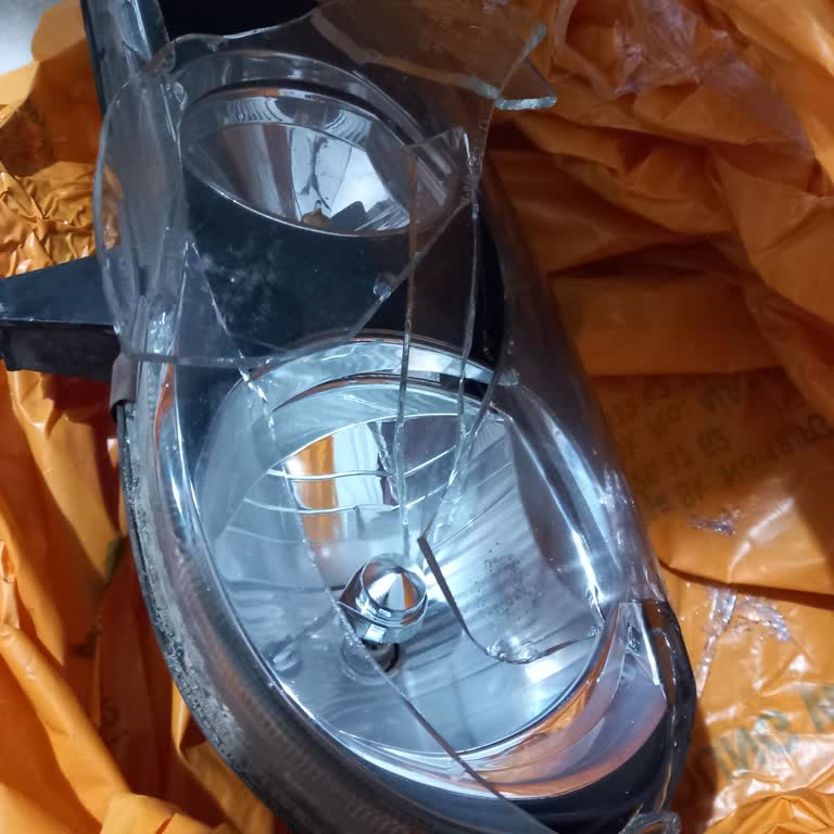 Kırık Teslim Edilen Araba Farı İçin Ulaşamadığım Müşteri Hizmetleri Mağduriyeti