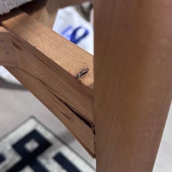 Eksik Ve Kırık Sandalyelerle İlgili Çözüm Bekliyorum