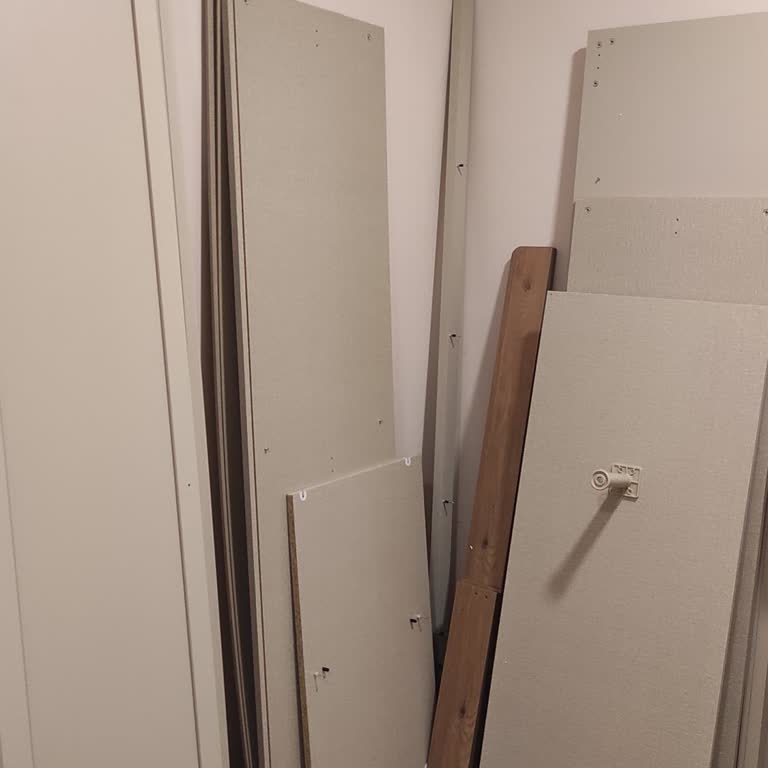 Eksik Dolap Parçası Yüzünden Bir Aydır Kurulum Bekliyoruz