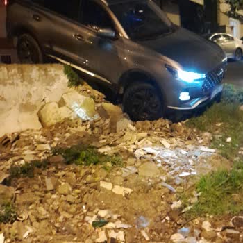 Boş Arsa Nedeniyle Araçlar Zarar Görüyor, Kalıcı Çözüm Bekliyoruz