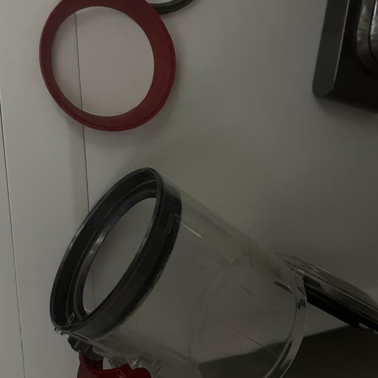 Dyson V12 Süpürgemin Toz Haznesi Arızalandı, Yedek Parça Bulunamıyor