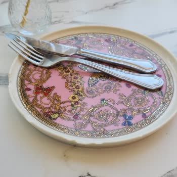 Kırık Tabaklar, Soğuk Ve Yanmış Ürünler: Kahvaltı Deneyiminde Hayal Kırıklığı