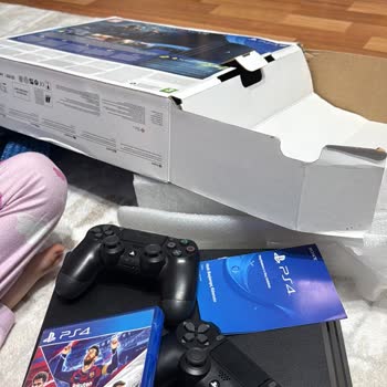 Sıfır Diye Satılan PlayStation 4 Pro Kullanılmış Çıktı, Değişim De Sorunu Çözmedi