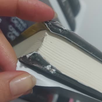 Aldığım Kitap Setinin Üçüncü Kitabı Hasarlı Çıktı Yardım Alamıyorum