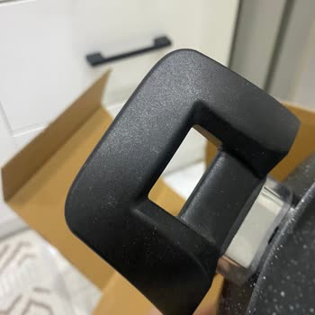 Satın Alınan Granit Tencerenin Çizik Ve Kullanılmış Çıkması