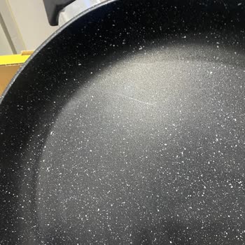 Satın Alınan Granit Tencerenin Çizik Ve Kullanılmış Çıkması