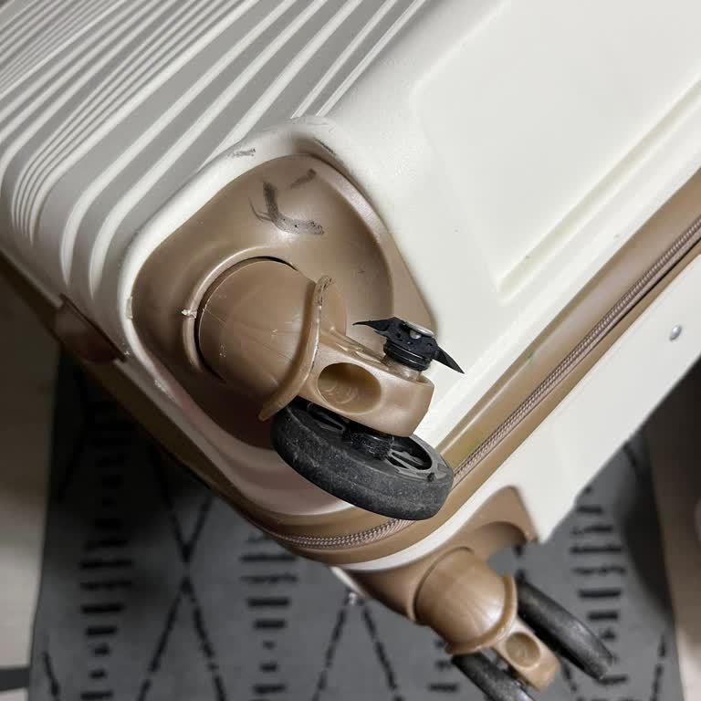 Uçuş Sonrası Hasarlı Bagaj Ve Yetersiz Müşteri Hizmeti Nedeniyle Mağduriyet