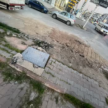 ASKİ Çalışması Sonrası Yol Ve Kaldırım Çamur İçinde Kaldı