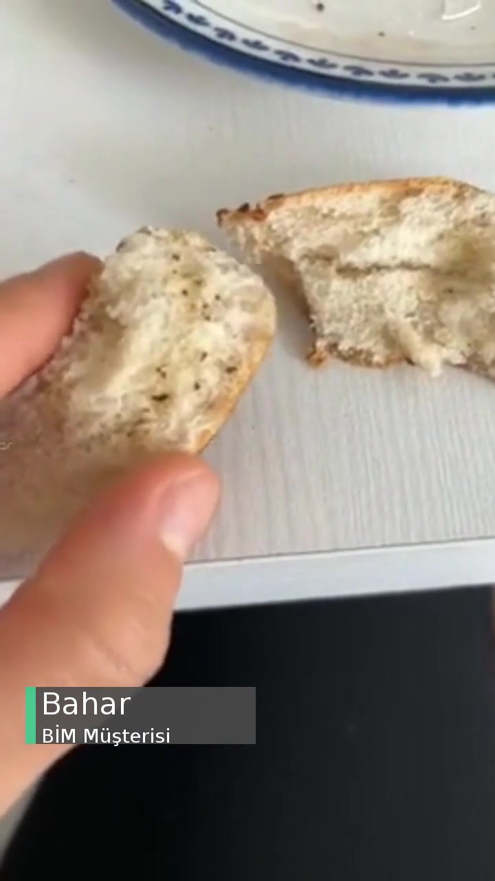 BİM Güneş (Gaziantep) Simitin İçinden Siyah Şeyler Çıktı videonun kapak resmi