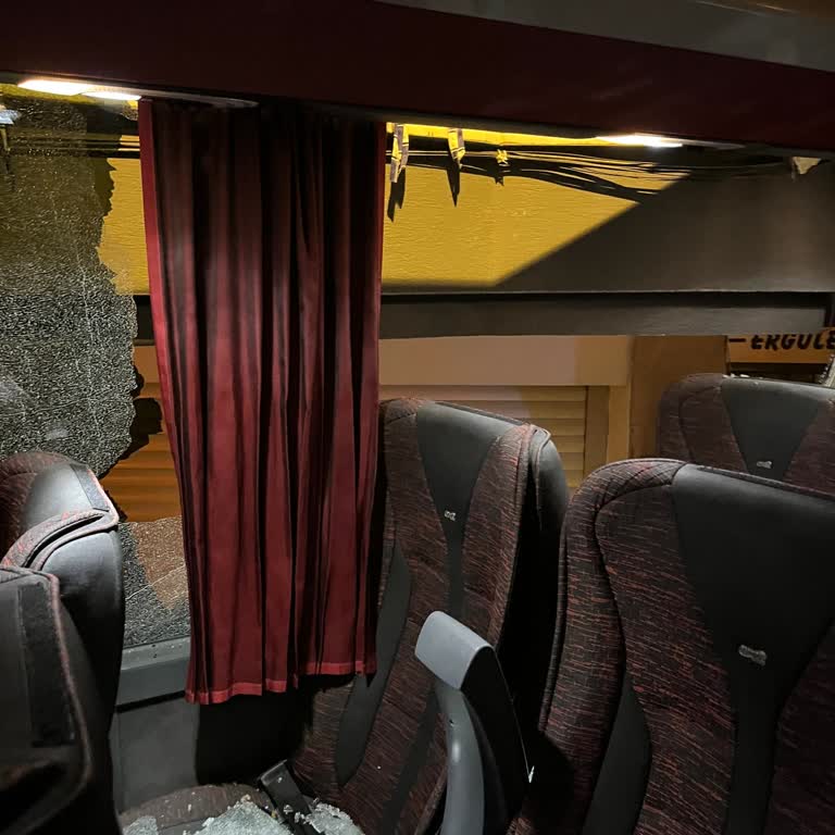 Ali Osman Ulusoy Otobüs Güzergahından Saptı, Cam Patladı Ve Güvenlik Sağlanmadı!