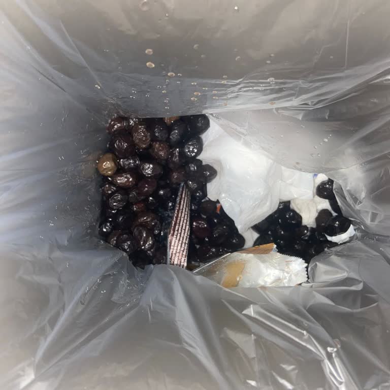 Migros'tan Aldığımız Zeytinde Yoğun Deterjan Kokusu Ve Tadı, Tüketemedik!