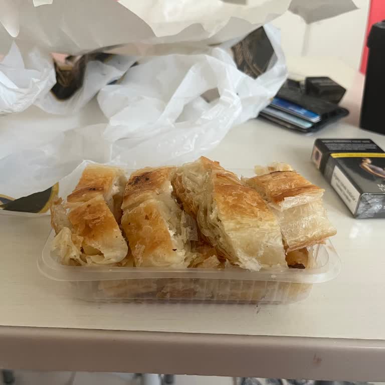 Eksik Teslimat Ve Ücret İadesi Sorunu: 1 Kg Börek Yerine 1 Porsiyon Gönderildi