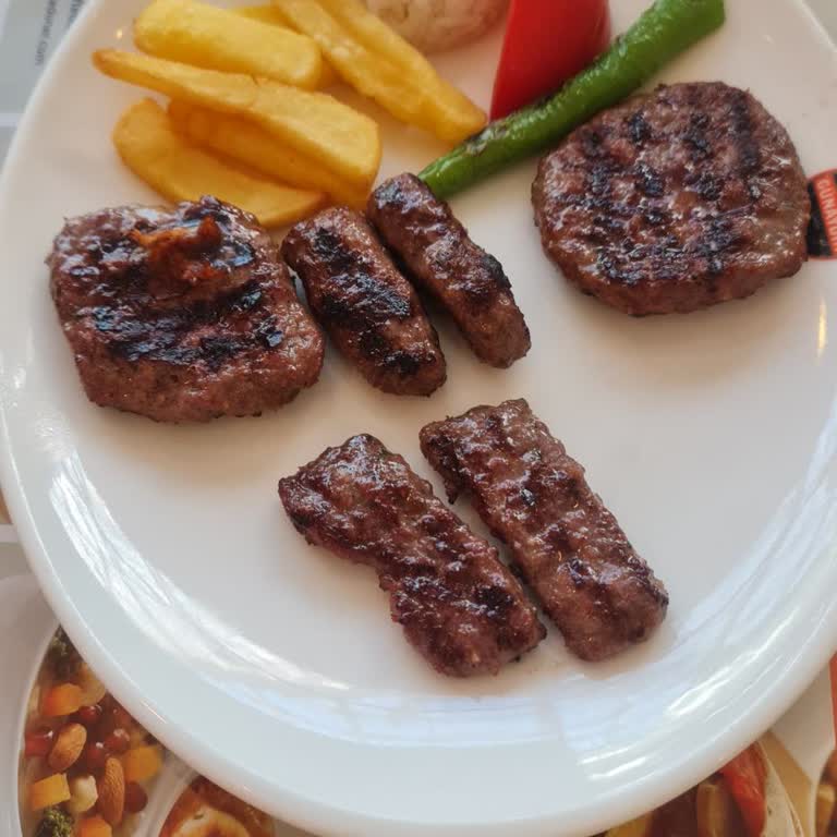 Günaydın Cevahir'de Küçülen Porsiyonlar Ve Yanıltıcı Menü Görselleri