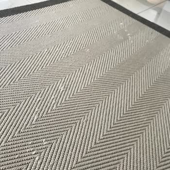 10 Günde Tüylenen Halı İçin Mağaza Sorumluluk Almıyor