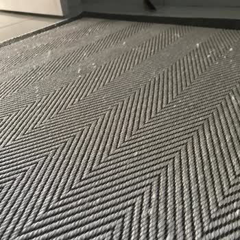 10 Günde Tüylenen Halı İçin Mağaza Sorumluluk Almıyor