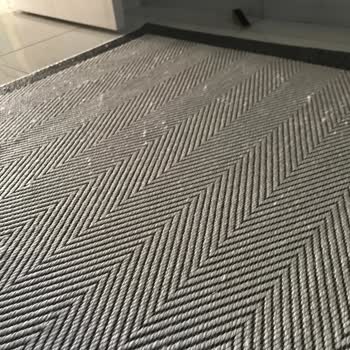 10 Günde Tüylenen Halı İçin Mağaza Sorumluluk Almıyor