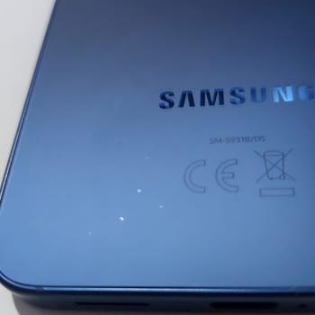 Yeni Alınan Galaxy S25'te Kısa Sürede Kasada Soyulma Ve Lekeler Oluştu