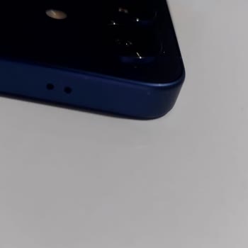 Yeni Alınan Galaxy S25'te Kısa Sürede Kasada Soyulma Ve Lekeler Oluştu