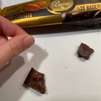 Paketli Çikolatadan Saç Çıkması Ve Gıda Güvenliği Endişesi