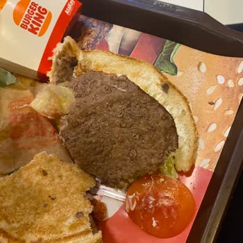 Bozuk Et Sorunu Ve Hijyen Endişesi: Burger King'de Tekrarlayan Kalite Problemi