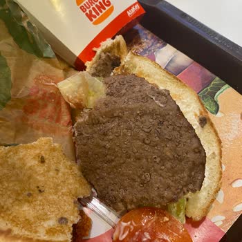 Bozuk Et Sorunu Ve Hijyen Endişesi: Burger King'de Tekrarlayan Kalite Problemi