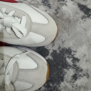 Kusurlu Ve Şüpheli Orijinalliğe Sahip Ayakkabının Değişimi Talebi