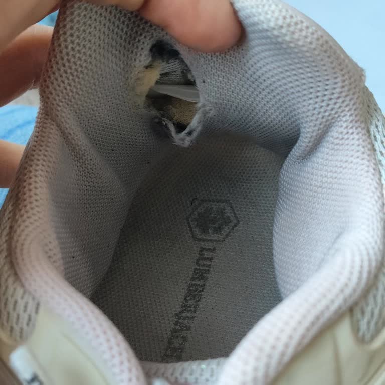 Ayakkabı Dünyası Kısa Sürede Hasar Gören Ayakkabıya Çözüm Sunulmaması Ve Mağduriyet