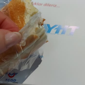 YHT Business Sınıfında Dağıtılan Yiyecekten Plastik Parça Çıktı!