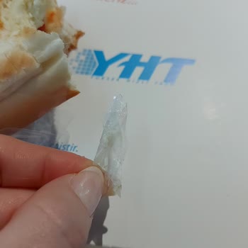 YHT Business Sınıfında Dağıtılan Yiyecekten Plastik Parça Çıktı!