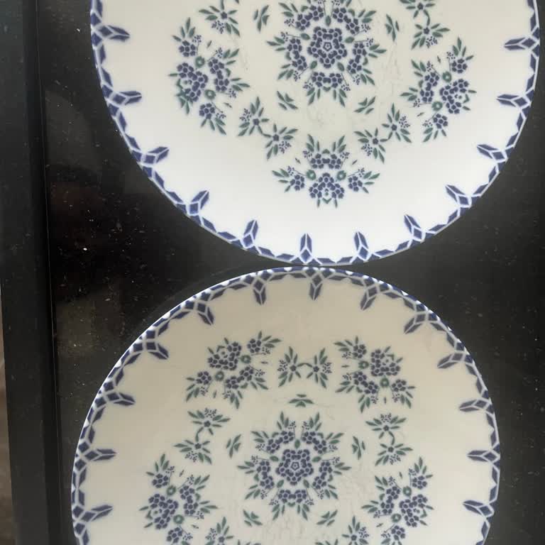 Bulaşık Makinesinde Yıkanan Tabaklarda Kısa Sürede Siyah Çizgiler Oluştu