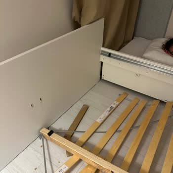 IKEA'dan Aldığım Karyola İlk Kullanımda Çöktü, Müşteri Hizmetlerinden Destek Alamıyorum