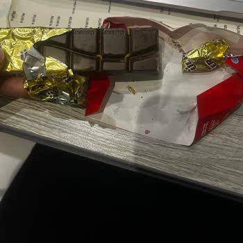 Aldığım Çikolatada Kurt Çıkması Şok Etti