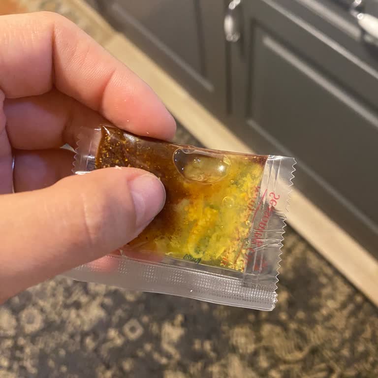 A101'den Alınan Noodle Paketlerinde Kurtçuk Çıkması Ve Hijyen Endişesi