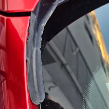 Cam Değişiminde Oluşan Hasarın Ücreti Bana Yansıtıldı, Mağduriyet Yaşadım