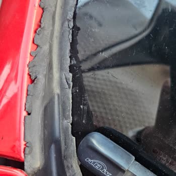 Cam Değişiminde Oluşan Hasarın Ücreti Bana Yansıtıldı, Mağduriyet Yaşadım