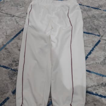 Eksik Gönderilen Ürünler Nedeniyle Hayal Kırıklığı: Üçlü Eşofman Takımı Yerine Sadece Eşofman Teslim Edildi