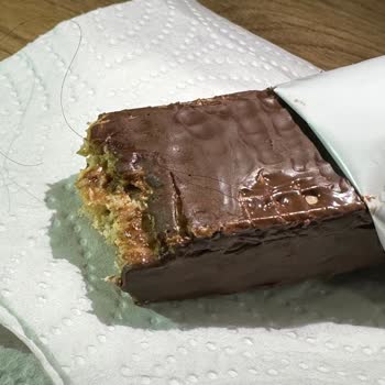 Ülker Çikolatalı Gofretin İçinden Saç Çıkması Nedeniyle Hijyen Şikayeti