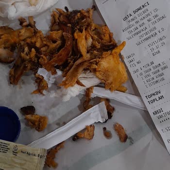 Usta Dönerci'de Sürekli Kalitesiz Tavuk Dürüm Ve Mide Bulantısı Yaşadım