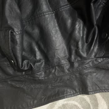Az Kullanılmış Mavi Deri Cekette Beklenmedik Dökülme Sorunu