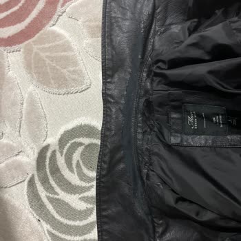 Az Kullanılmış Mavi Deri Cekette Beklenmedik Dökülme Sorunu