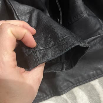 Az Kullanılmış Mavi Deri Cekette Beklenmedik Dökülme Sorunu