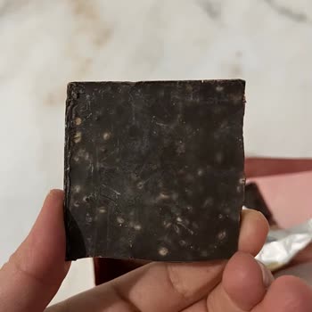 Godiva Çikolatada Beyaz Lekelerle Karşılaştım Mağduriyetimin Giderilmesini İstiyorum