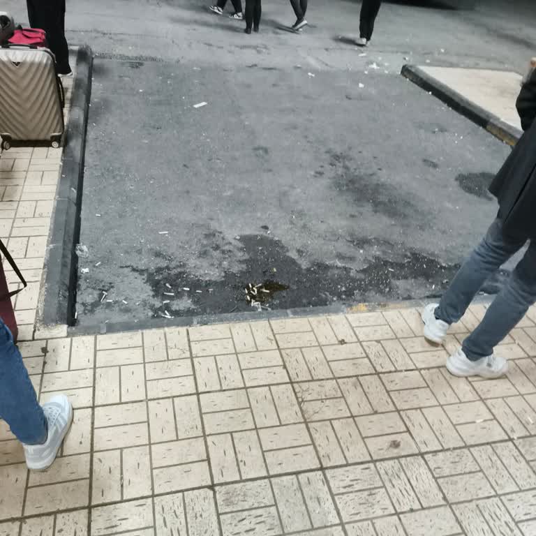 Otobüsün Gecikmesi Ve Bilgilendirme Eksikliği Mağduriyet Yaşatıyor