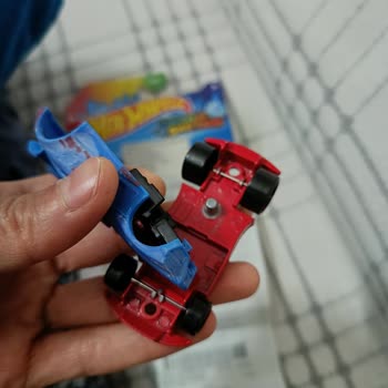 Hot Wheels İlk Kullanımda Dağılan Oyuncak Araba Çocuğumu Üzdü