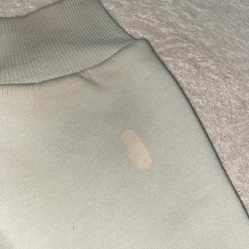 Aldığım Sweat Üzerinde Leke Çıktı Mağaza İlgisiz Kaldı