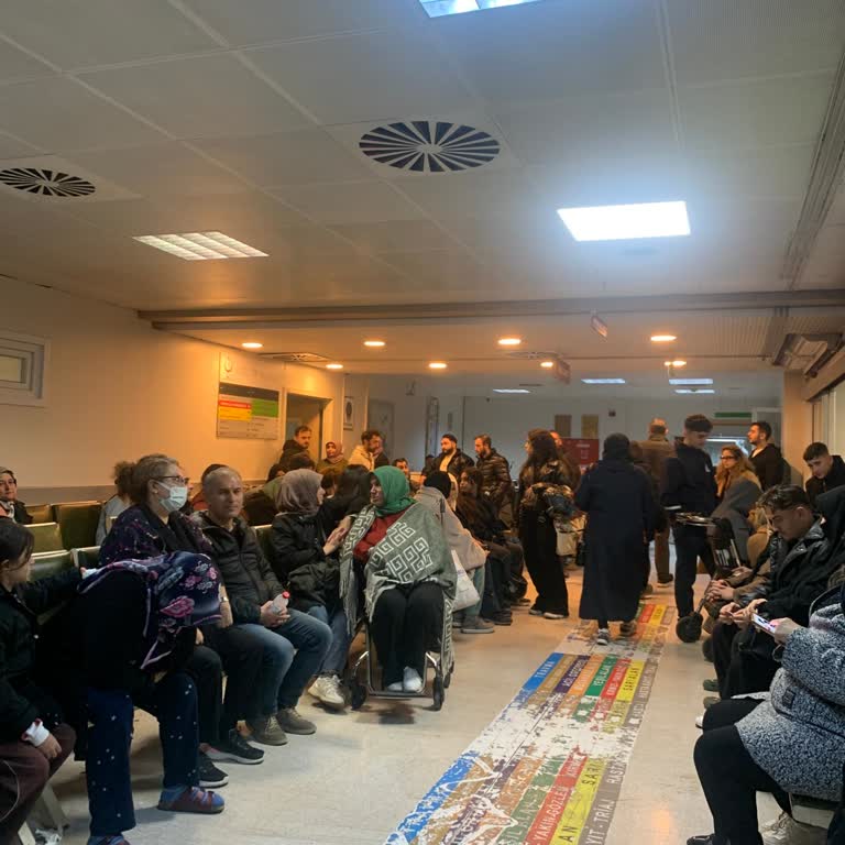 Ümraniye Devlet Hastanesi Acil Serviste Saatlerce Bekletildik Bilgilendirme Yapılmadı