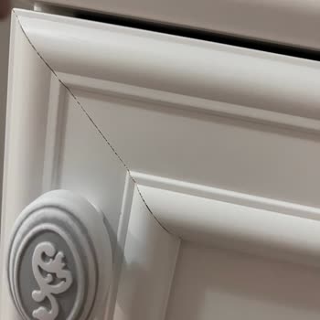 Geç Teslim Edilen Masanın Kırık Ve Çatlak Gelmesi Hayal Kırıklığı Yarattı