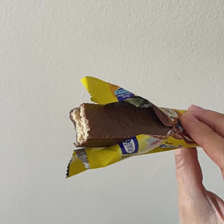 Aldığım Nesquik Gofretin Tadı Ve Kokusu Oyun Hamurunu Andırıyor