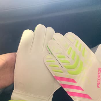 Adidas Kaleci Eldiveninde Hızlı Soyulma Ve Değişim Sorunu