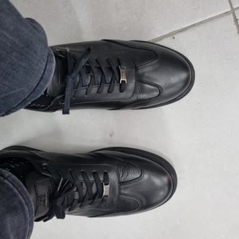 Farklı Bağcıklarla Satılan Ayakkabıya Çözüm Bulunamıyor